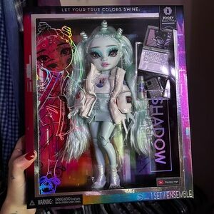 NIB🩵Zooey Electra Rainbow High Doll